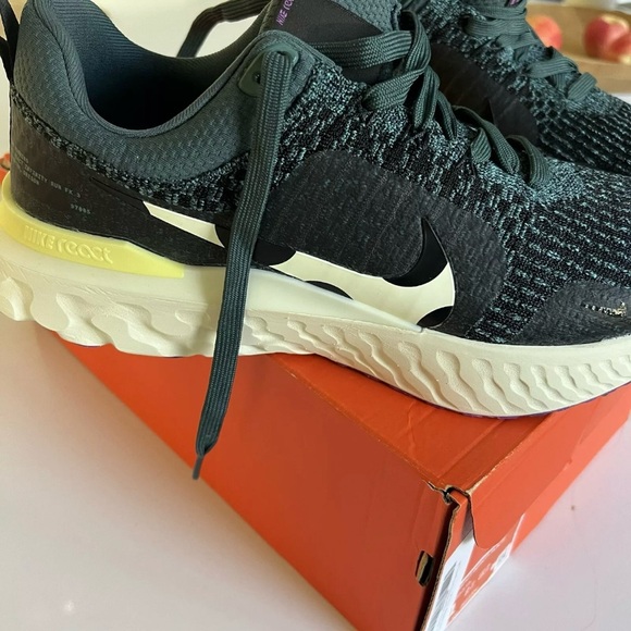 Nike Men’s React Fly Knit 3 Men’s 11 New In Box Teal Mineral Black - Picture 2 of 6